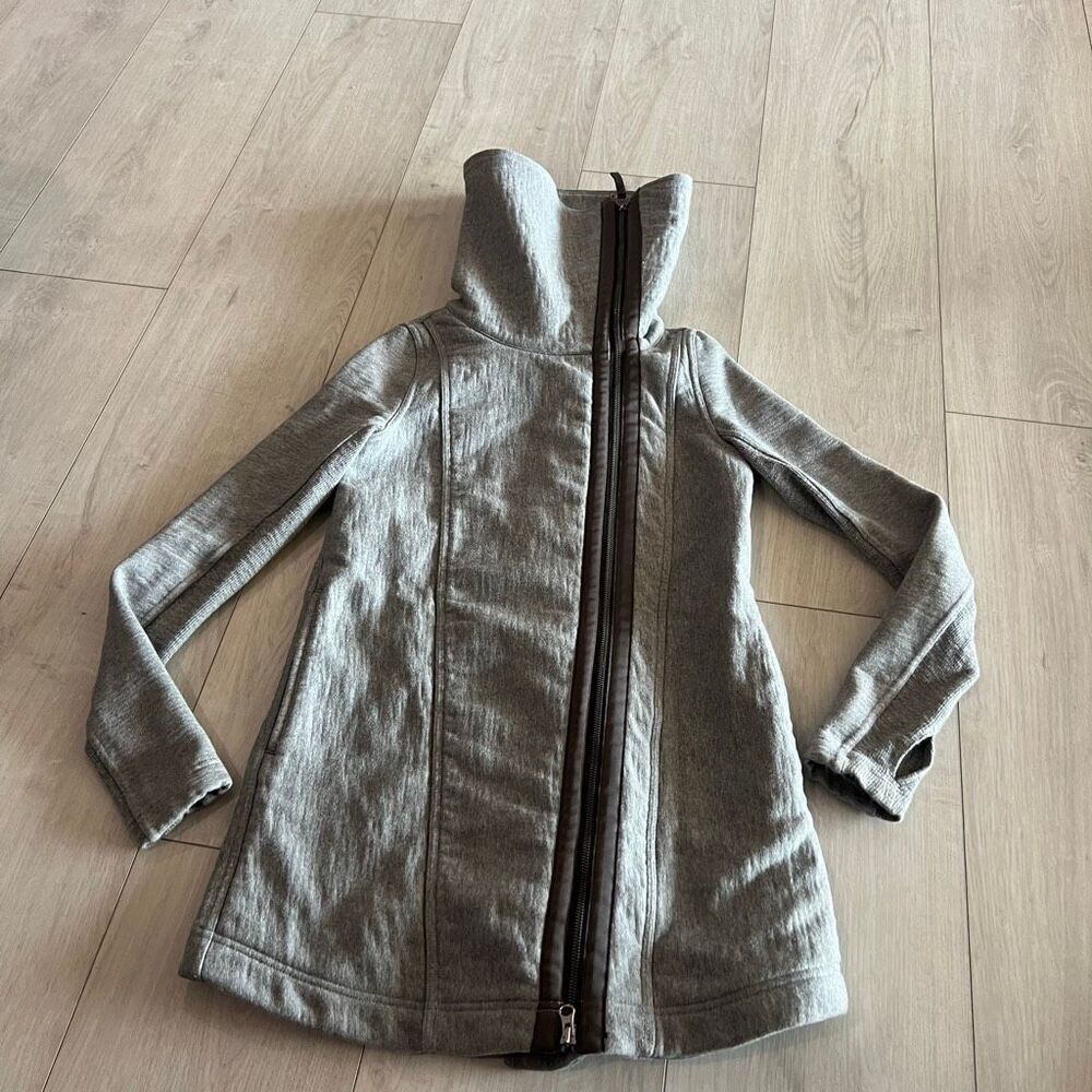 Lululemon Virasana Blanket Wrap in Grey size 4